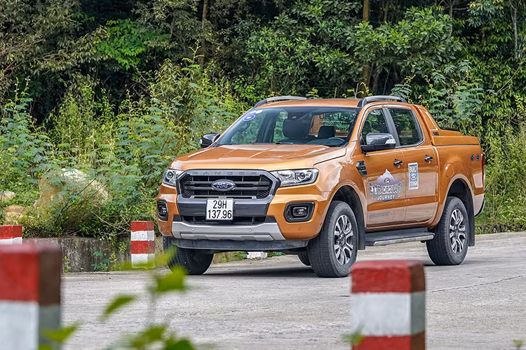 Ford Ranger kể từ khi đủ nguồn hàng đã liên tiếp nằm trong Top 10 xe hút khách nhất trong tháng 7/2019 với doanh số đạt 1.286 xe, tính chung đến thời điểm này có tới 6.784 chiếc được bán ra. Doanh số trên cho thấy, Ranger vẫn không có đối thủ trong phân khúc xe bán tải tại Việt Nam.