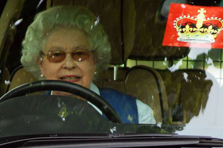 Theo ông McElroy, Nữ hoàng Anh cũng đã từng mua một chiếc siêu xe Aston Martin Volante DB6 cho Thái tử Charles nhân dịp sinh nhật thứ 21 của ông. Vào năm 2008, chiếc Aston Martin Volante DB6 này được độ lại để có thể chạy bằng nhiên liệu sinh học làm từ rượu.