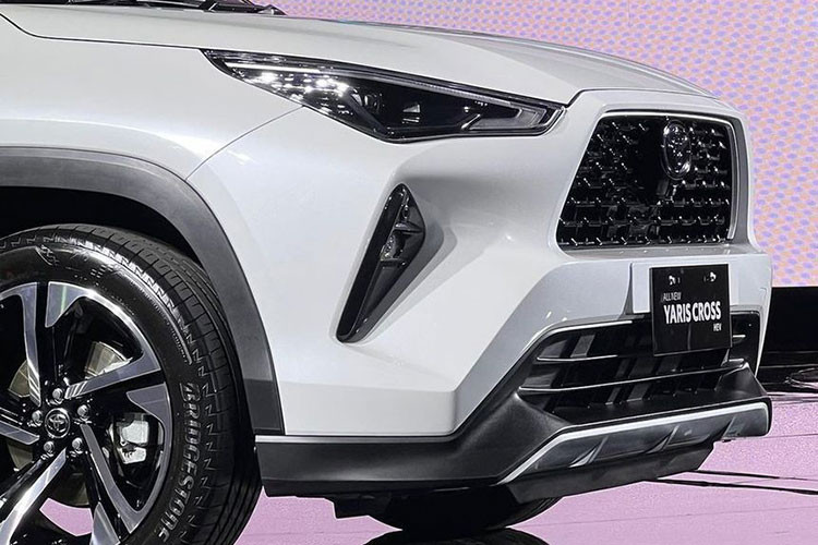 Hiện tại Toyota Việt Nam vẫn chưa có thông báo chính thức về việc Yaris Cross 2023 bán tại Việt Nam nhưng khả năng xảy ra điều này là rất lớn. Việc cọc trước chỉ mang ý nghĩa ưu tiên bàn giao xe. Tư vấn bán hàng có thể trả lại tiền cọc nếu xe không được bán tại Việt Nam hoặc có thay đổi nào đó ngoài dự tính. 