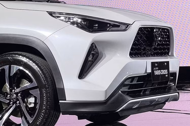 Hiện tại Toyota Việt Nam vẫn chưa có thông báo chính thức về việc Yaris Cross 2023 bán tại Việt Nam nhưng khả năng xảy ra điều này là rất lớn. Việc cọc trước chỉ mang ý nghĩa ưu tiên bàn giao xe. Tư vấn bán hàng có thể trả lại tiền cọc nếu xe không được bán tại Việt Nam hoặc có thay đổi nào đó ngoài dự tính. 