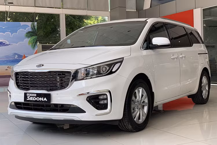 Kia Sedona giam gan 60 trieu tai Viet Nam, 