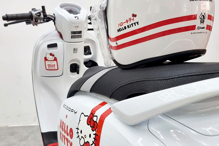 Dù là phiên bản giới hạn, mẫu xe tay ga Honda Scoopy Hello Kitty Limited Edition phiên bản tại Thái Lan vẫn sử dụng động cơ eSP dung tích 110cc, làm mát bằng không khí.