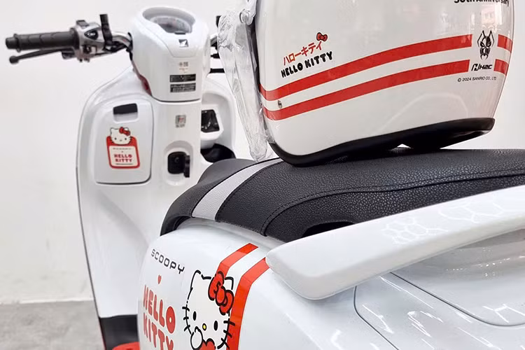 Dù là phiên bản giới hạn, mẫu xe tay ga Honda Scoopy Hello Kitty Limited Edition phiên bản tại Thái Lan vẫn sử dụng động cơ eSP dung tích 110cc, làm mát bằng không khí.