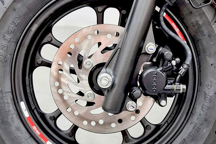 Khối động cơ này cho công suất 9 mã lực tại 7.500 vòng/phút và mô-men xoắn 9,3 Nm tại 5.500 vòng/phút. Xe cũng được trang bị bộ đề ACG giúp khởi động êm ái, cùng tính năng Idling Stop System (ISS) giúp tiết kiệm nhiên liệu.