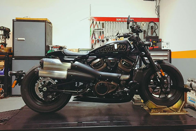 Chính thức trình làng thị trường thế giới vào tháng 7/2021 vừa qua, mẫu xe môtô Harley-Davidson Sportster S 1250 được nhiều biker trên thế giới gọi là "siêu Harley" khi mẫu xe này mang vẻ đẹp đẳng cấp và có thể làm thay đổi cục diện của những mẫu xe cùng phân khúc trên thị trường.