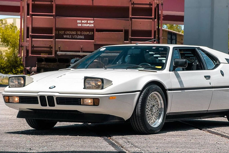 Trước đây, cũng đã từng có một chiếc BMW M1 đời 1981 với ODO dừng lại ở mức 12.874km (khoảng 8000 dặm) đã được bán với giá 658.000 USD vào năm ngoái (tương đương 19,4 tỷ đồng theo tỷ giá hiện nay).