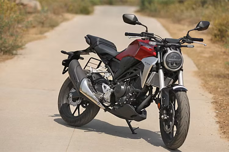 Mới đây, Honda đã cho ra mắt phiên bản mới của chiếc Neo Sport Cafe cỡ nhỏ Honda CB300R 2019 mới tại Thái Lan. Nằm trong gia đình đang rất nổi tiếng và được ưa chuộng của hãng xe Nhật Bản, chiếc xe này xứng đáng là một trong những sản phẩm có sức hút nhất từ trước đến nay.