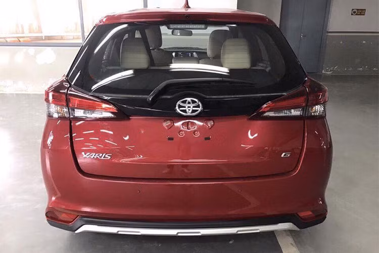 Mẫu xe Toyota Yaris 2018 về Việt Nam chỉ có một bản trang bị duy nhất là 1.5G CVT và dự kiến có giá chính hãng khoảng 640 triệu đồng. Trong khi đó, giá của Toyota Yaris bản cũ dao động từ 592 - 642 triệu đồng.