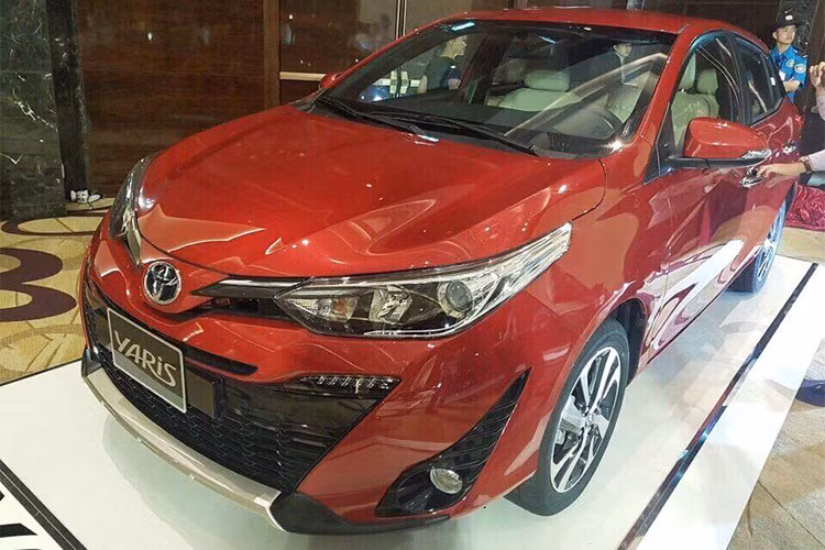 Hiện các đại lý chính hãng của nhà phân phối và lắp ráp xe Toyota Việt Nam đã nhận đặt cọc dành cho Yaris 2018. Dự kiến, những chiếc Toyota Yaris 2018 sẽ bắt đầu được giao cho khách hàng trong tháng 8 tới với các màu sơn ngoại thất như bạc, xám, đỏ, cam, vàng, trắng và đen.