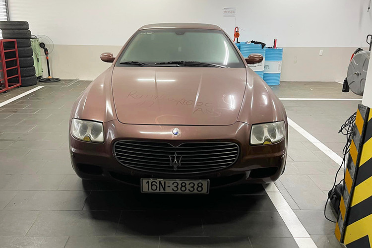 Có vẻ như thấy đội xe Maserati của mình còn khá ít thành viên, vì thế, khi hay tin 1 đại gia Hải Phòng bán xe Maserati Quattroporte thế hệ thứ 5 chỉ có 3 chiếc xuất hiện tại Việt Nam, ông đã nhanh chóng mua lại để sưu tầm. 