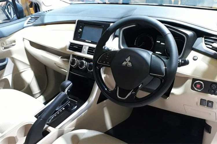 Nội thất của xe được trang bị khá chỉnh chu với toàn bộ ghế ngồi được bọc nỉ hoặc da (tuỳ từng phiên bản). Vô-lăng 3 chấu bọc da tích hợp 1 số phím chức năng, khởi động bằng nút bấm. Với phiên bản Ultimate, xe được trang bị màn hình cảm ứng kết nối Bluetooth, tích hợp camera lùi...