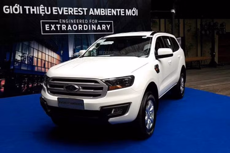 Thương hiệu xe ôtô tại Ford Việt Nam đang chuẩn bị tung ra thị trường phiên bản của mẫu xe SUV Ford Everest Ambiente 2018 với cấu hình máy dầu 2.2L, đi kèm hộp số sàn và hệ dẫn động 2 cầu. Chiếc xe được định vị cạnh tranh cùng Toyota Fortuner G tại thị trường Việt Nam.