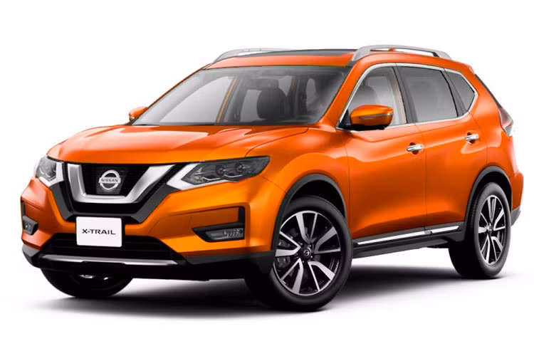 Nissan X-Trail PHEV 2022 dự kiến không có gì khác bản thường đã ra mắt thị trường Mỹ vào giữa năm 2020. Xe được trang bị hệ thống đèn chia 2 tầng, nằm trên là dải đèn LED định vị ban ngày và nằm dưới là đèn pha chính. Nằm giữa hệ thống đèn này là lưới tản nhiệt V-Motion lớn hơn trước, có thể tự động đóng/mở để kiểm soát luồng không khí vào khoang động cơ.