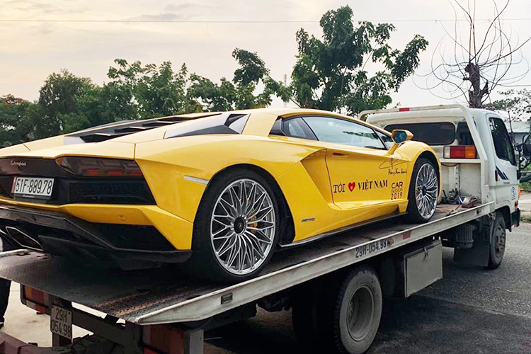 Chỉ còn khoảng chưa đầy một tuần nữa hành trình siêu xe đáng mong chờ nhất Việt Nam, Car &amp; Passion 2019 sẽ diễn ra. Hiện tại, công tác tổ chức đang nóng dần lên khi những chiếc siêu xe tiền tỷ đầu tiên của các dân chơi Sài thành đã lên đường ra Hà Nội để chuẩn bị hành trình mới.