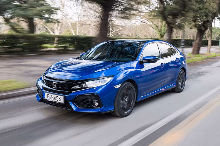 Thứ hai là động cơ xăng 4 xi-lanh, tăng áp, dung tích 1,5 lít, sản sinh công suất tối đa 173 mã lực tại tua máy 5.500 vòng/phút và mô-men xoắn cực đại 220 Nm tại dải tua máy 1.700 - 5.500 vòng/phút. Tương tự động cơ kể trên, máy xăng tăng áp này cũng đồng hành với hộp số tự động CVT.