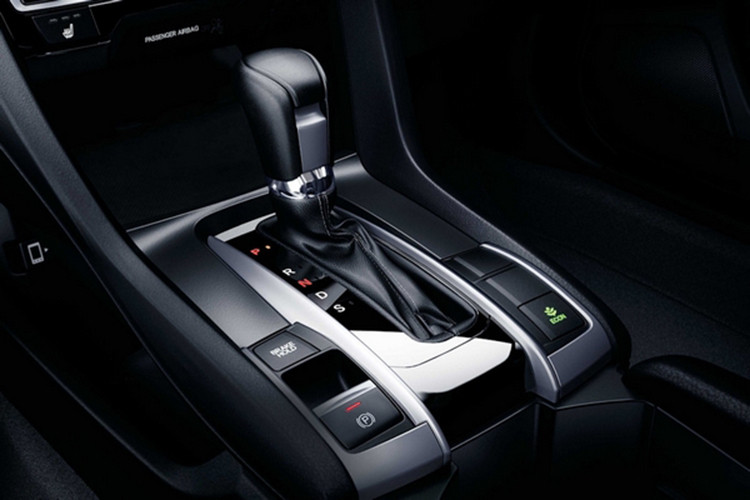 Động cơ của Honda Civic 2019 tại thị trường Thái Lan vẫn giữ nguyên như cũ. Đầu tiên là động cơ xăng 4 xi-lanh, hút khí tự nhiên, dung tích 1,8 lít với công suất tối đa 141 mã lực tại tua máy 6.500 vòng/phút và mô-men xoắn cực đại 174 Nm tại tua máy 4.300 vòng/phút.