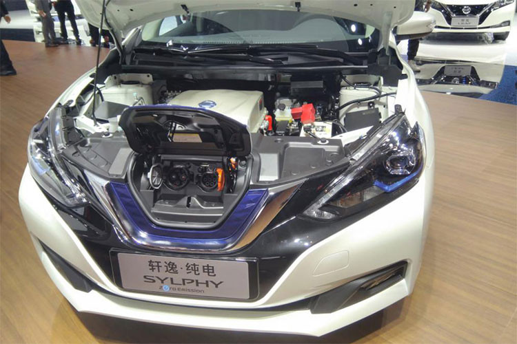 Một công nghệ khác dự kiến sẽ được trang bị trên tất cả các xe điện của hãng xe Nhật Bản này cũng sẽ có mặt trên Nissan Sylphy bao gồm; hệ thống kết nối Android Auto và Apple CarPlay, chế độ e-Pedal cho phép các trình điều khiển để bắt đầu, tăng tốc, giảm tốc và dừng lại đơn giản chỉ bằng bàn đạp ga.