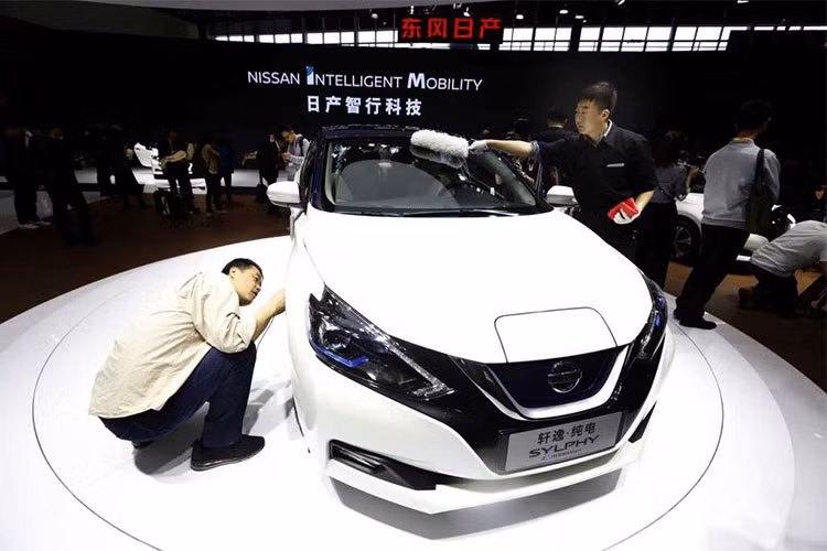Ngoài ra, xe cũng có một bộ la-zăng tương tự như Nissan Leaf thế hệ thứ hai và những chi tiết màu xanh lam thể hiện tính thân thiện môi trường.