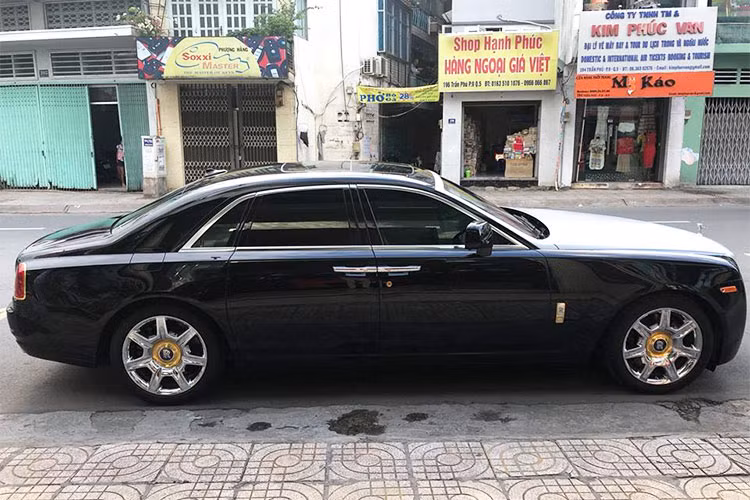 Một số doanh nhân sau thời gian dài sử dụng đã "đẩy" xe ra các công ty nhập khẩu tư nhân để tìm đến các mẫu xe siêu sang khác trải nghiệm. Gần đây nhất là một chiếc Rolls-Royce Ghost đời 2010 đã được ông chủ công ty nhập khẩu siêu xe tại TP HCM mua lại và đang rao bán.