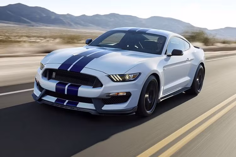 Shelby GT350 Mustang có giá từ 47.795 USD và phiên bản đua 350R được bán với giá khởi điểm 61.295 USD.