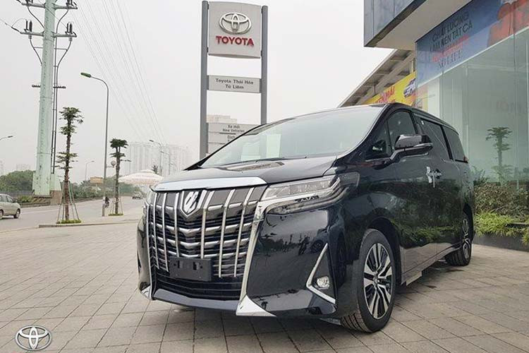 Toyota Alphard với mức giá cao đi ngược lại nhu cầu thấp củ người tiêu dùng có lẽ chính Toyota cũng không đặt kỳ vọng nhiều vào Alphard. Tháng vừa qua mẫu xe này chỉ đạt 9 xe bán ra giảm 47% so với tháng trước đạt 17 chiếc và giảm 40% so với cùng kỳ năm ngoái đạt 15 xe. Hiện xe đang được phân phối chính hãng với giá đề xuất 4,038 tỉ đồng.
