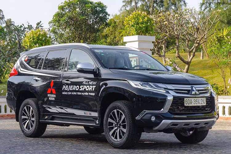 Cùng với Mirage, Pajero Sport là mẫu xe thứ 2 của nhà Mitsubishi bán chậm nhất tại Việt Nam. Tháng 1/2020 doanh số mẫu SUV 7 chỗ này chỉ đạt 37 xe. Được biết, Mitsubishi Pajero Sport được bán ra với 6 phiên bản, giá từ 980,5 đến 1,250 triệu đồng.