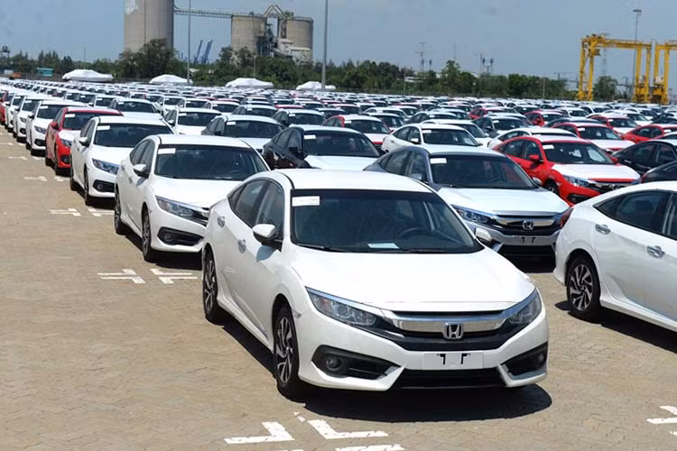 Xu hướng giảm doanh số là tình trạng chung của toàn thị trường ôtô Việt trong tháng 2/2020, nhiều xe rơi vào tình trạng cám cảnh chỉ 1-2 chiếc được bán ra, Suzuki Swift là một ví dụ điển hình. Tuy nhiên một điều đáng bất ngờ là hai mẫu xe ế trường kỳ trong năm 2019 như Isuzu D-max, Isuzu Mu-X lại rời Top nhường chỗ cho Suzuki Swift, Ford Tourneo. Như mọi lần, Toyota vẫn là hãng nằm trong top xe ế nhất Việt Nam tháng vưa qua với 4/10 mẫu góp mặt.