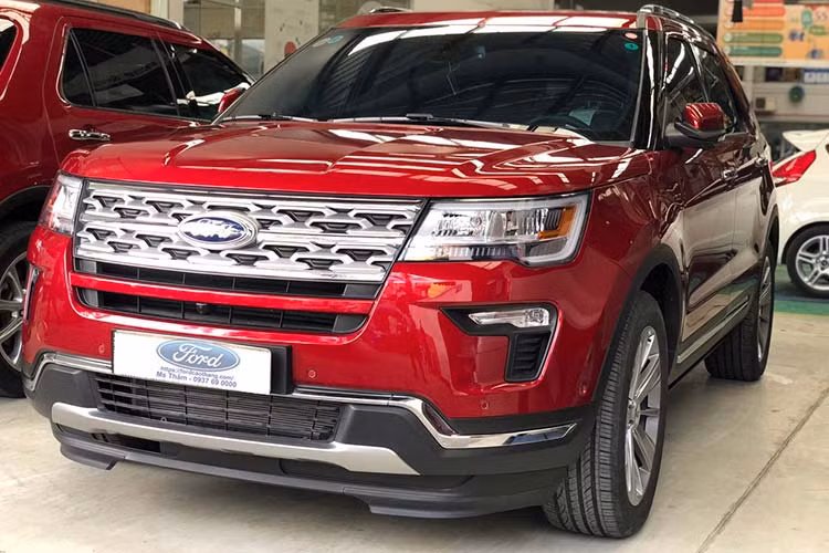 Mẫu SUV Ford Explorer đạt doanh số 28 chiếc được bán ra trong tháng 1/2020 giảm 47% so với tháng trước đạt 53 chiếc. Đáng chú ý, nhiều tháng gần đây mẫu SUV của Ford liên tục lọt vào danh sách xe bán chậm dù được hãng áp dụng các chương trình khuyến mãi giảm giá khá hấp dẫn. Hiện tại, giá bán của xe theo niêm yết trên website là 2,268 tỷ đồng.