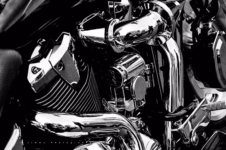 Động cơ 1800cc của Honda VTX có thể tạo ra 107 mã lực ở 5000 vòng/phút và 163 Nm ở 3000vòng/ phút. Ngoài ra hộp số Honda VTX1800 sử dụng gồm 5 cấp, hệ thống khởi động điện. Mẫu xe này có mức tiêu thụ nhiên liệu khoảng 6,5lít/100km, Honda VTX1800 có khả năng đạt tốc độ cao nhất lên tới 202,5km/h.