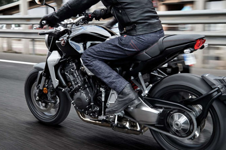 Công nghệ trên xe nổi bật với hệ thống ga điện tử TBW đi kèm với 3 chế độ chạy riêng biệt và một chế độ tùy chọn (kích hoạt từ nút điều khiển bên trái) giúp người lái có được những trải nghiệm tốt nhất ở từng điều kiện khác nhau.