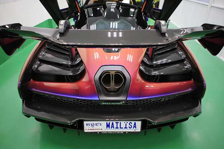 Nhưng khác với mọi lần mua xe trước, Hoàng Kim Khánh đã chọn địa điểm nhập xe McLaren Senna này về là Campuchia, láng giềng của nước ta, lý do được đại gia này chia sẻ sau đó là vì rẻ, bên cạnh việc nước bạn có thể ra biển số cá nhân hóa, tức mình có thể chọn tên riêng hay bấy điều gì, miễn là phù hợp với luật của nước bạn, điều này đã khiến ông Khánh phá lệ.