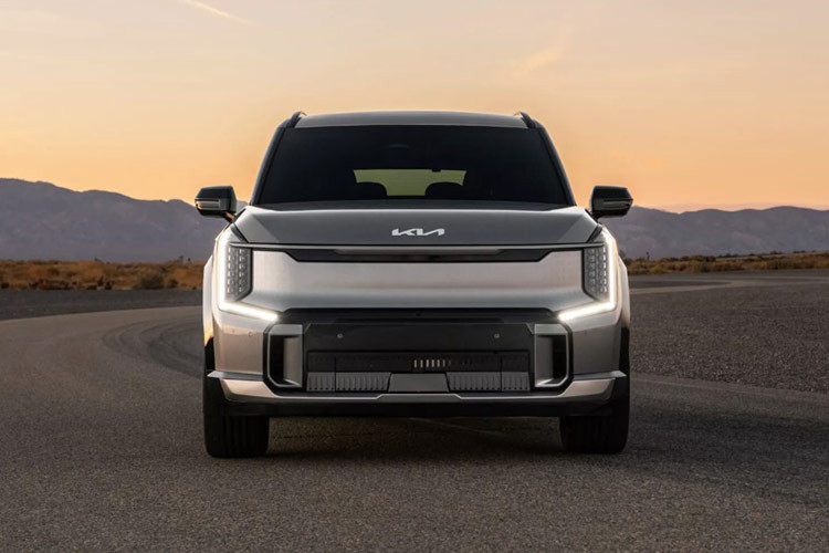 Dù thấp hơn mức 576 mã lực so với "người anh em" EV6 GT, chiếc SUV cỡ lớn này vẫn có khả năng tăng tốc từ 0-96 km/h chỉ trong 4,3 giây – một con số đáng nể trong phân khúc SUV ba hàng ghế.