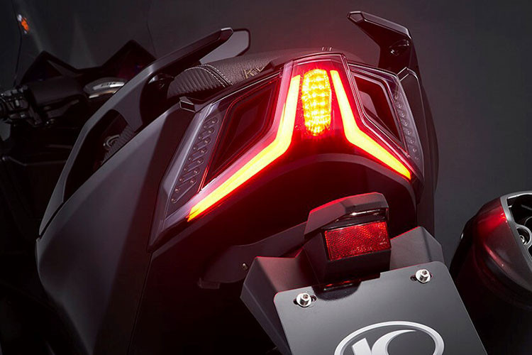 Điểm mới trên xe có thể kể đến ga điện tử đi kèm một số công nghệ hỗ trợ, khung xe là loại khung nhôm trọng lượng nhẹ. Các chi tiết ngoại hình được thiết kế chau chuốt và mạch lạc hơn...