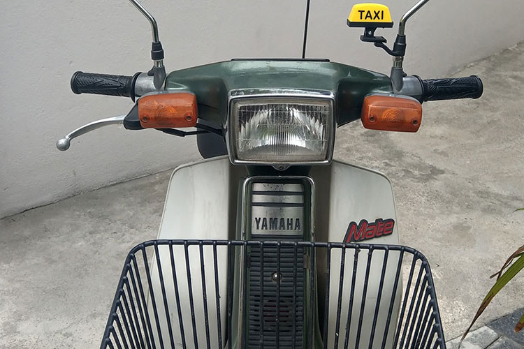 Ra mắt lần đầu từ năm 1980, Mate 50 có thiết kế khá nhẹ nhàng và nữ tính, giống như những "người anh em" sản xuất xe máy tại Nhật bản thời điểm đó. Tuy nhiên khác với đối thủ Honda Super Cub thiết kế dạng tròn bầu, các chi tiết của Yamaha Mate lại khá vuông vức và mạnh mẽ.