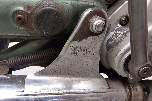 Thay vì sử dụng động cơ 4 kỳ như đối thủ Honda, Yamaha đã trang bị cho chiếc xe máy phổ thông Mate 50 cỗ máy dung tích 49 cc 2 kỳ 1 xi-lanh làm mát bằng không khí. Động cơ này được kết hợp với hộp số bán tự động 3 cấp và có công suất tối đa đạt 4,5 mã lực.