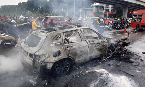 Mercedes co phanh tu dong van gay tai nan chet nguoi o Ha Noi?-Hinh-3