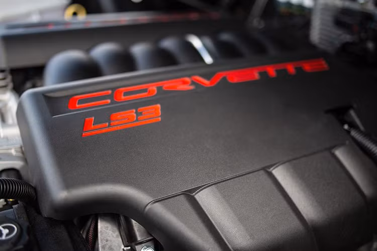 Kết hợp với động cơ này là hộp số tự động và hệ dẫn động 4 bánh bán thời gian với khả năng gài cầu linh hoạt. Với việc các nâng cấp này, theo ECD chiếc Land Rover Defender độ này không chỉ hầm hố, sang chảnh mà còn đầy uy lực trên mọi địa hình.