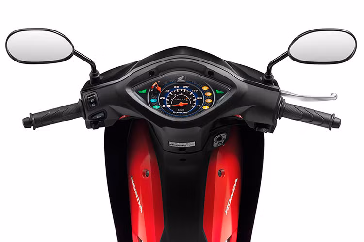 Bên cạnh đó, hai bên yếm xe còn có thêm tem họa tiết quả bóng lăn nhằm thể hiện tinh thần và tình yêu của người dân Việt Nam dành cho môn thể thao vua.