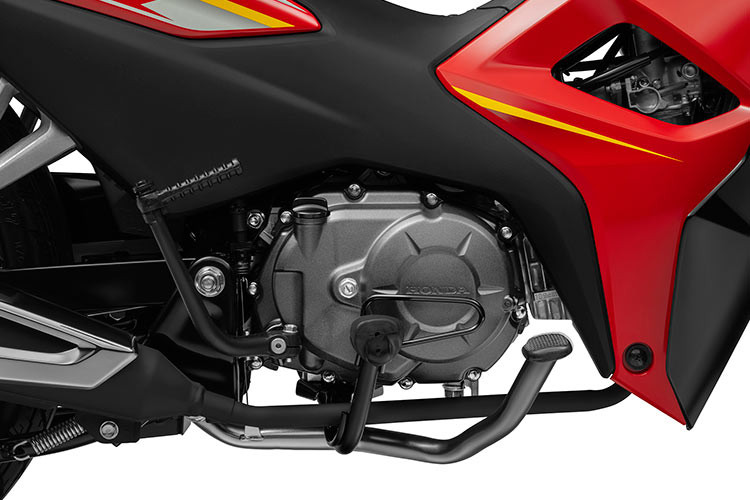 Động cơ trang bị trên xe vẫn là động cơ xy-lanh đơn, dung tích 110cc, sản sinh công suất 8,2 mã lực tại vòng tua máy 7.500 vòng/phút, đi kèm là hộp số 4 cấp. Khối động cơ này của Wave Alpha có mức tiêu hao nhiên liệu khá thấp là 1,9 lít/100km dù chỉ sử dụng chế hòa khí cơ.