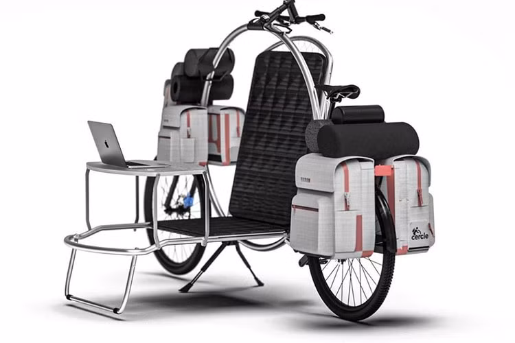 Bộ khung tích hợp giường-ghế-bàn có thể biến một chuyến đạp xe dạo chơi thành một trải nghiệm cắm trại tiện nghi. Hơn nữa, Cercle còn có một chiếc lều cố định vào cấu trúc của nó mà có thể mở ra để cung cấp đủ không gian cho một người lớn.