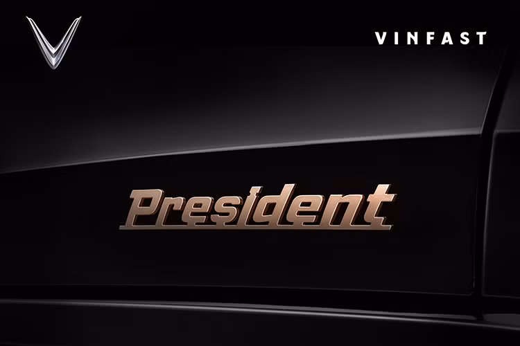 Trước đó, VinFast từng tiết lộ khả năng giới thiệu ra thị trường phiên bản động cơ V8 dành cho chiếc Lux SA với cụm động cơ mạnh mẽ và thể thao hơn, tuy nhiên phiên bản này hiện tại chưa được ra mắt.