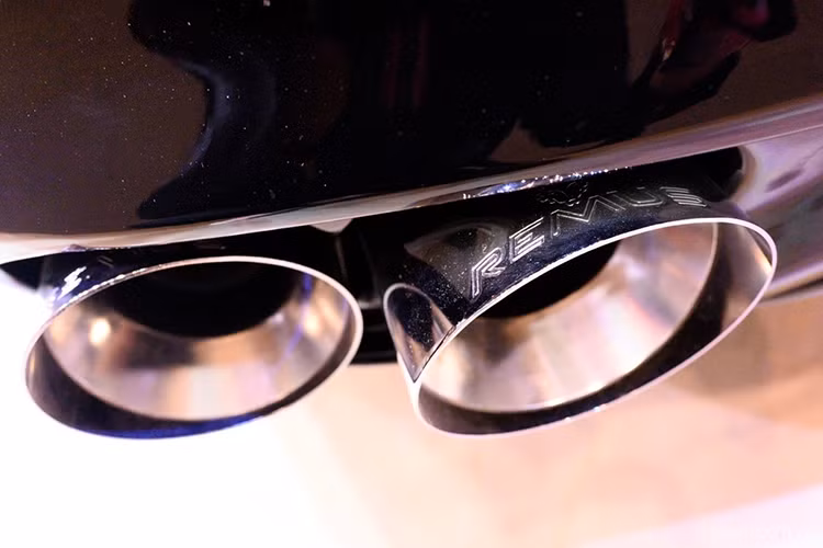 Nếu quả thực như vậy, VinFast President sẽ sở hữu khối động cơ V8 dung tích 6.2L có công suất tối đa đạt 455 mã lực và mô-men xoắn cực đại lên tới 624 Nm, giúp xe có khả năng đạt tốc độ tối đa lên tới 300 km/h. Đồng thời, với việc sở hữu động cơ lớn như vậy số lượng xe sẽ không nhiều.