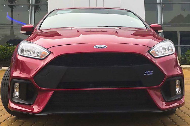 Ngoài các chi tiết độ, đại lý này vẫn giữ lại bộ mâm đa chấu nguyên bản kích thước 16 inch của xe 205/60R16; nhưng đã được sơn đen - có thể quan sat thấy bộ mâm hơi lạc lõng so với bodykit khá hầm hố này. Tuy nhiên, người mua vẫn có thể độ lên mâm lớn hơn.