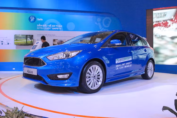 Với giá bán mới ở các đại lý khoảng 570 triệu, hiện Focus bản Trend đã rẻ hơn cả những mẫu xe hạng B như Honda City bản TOP (599 triệu đồng) hay Toyota Vios bản G CVT (576 triệu đồng). Chiếc Focus độ lên RS đang rao bán tại một đại chính hãng ở Tây Ninh có giá 630 triệu đồng.