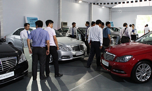 Nguoi mua oto mat oan ca tram trieu dong vi phi truoc ba