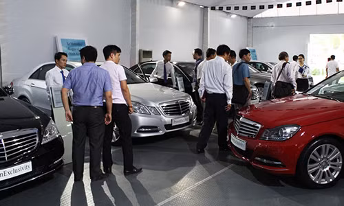 Nguoi mua oto mat oan ca tram trieu dong vi phi truoc ba