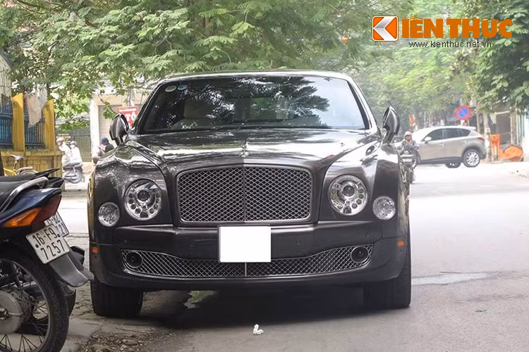 Chiếc siêu xe sang Bentley Mulsanne này là một trong những phiên bản hiếm hoi đặt chân về thị trường Việt Nam, nó thuộc quyền sở hữu của một đại gia đất Cảng.