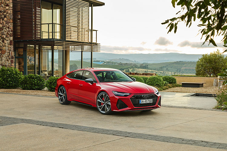 Cái tên tiếp theo xuất hiện trong top sedan nhanh nhất 2020 là Audi RS7 Sportback 2021. Xe sử dụng động cơ tăng áp kép V8 4.0L sản sinh công suất 592 mã lực và mô-men xoắn cực đại 800 Nm. có thể tăng tốc từ 0 - 96 km/h chỉ trong 3,5 giây và đạt vận tốc cực đại lên tới 304 km/h. 