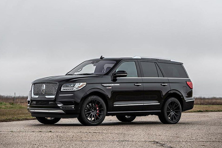 Hennessey Performance vừa tung ra những hình ảnh ấn tượng về dàn xe SUV hạng sang Lincoln Navigator 2019 được nâng cấp hiệu năng vận hành với gói độ HPE600. Dự án nâng cấp cho mẫu xe này đã được hãng độ đình đám của Mỹ công bố từ năm 2018.