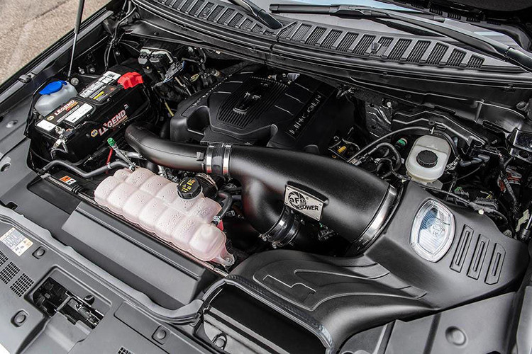 Để Lincoln Navigator HPE600 2019 ổn định và an toàn hơn ở tốc độ cao, hãng độ xe Hennessey còn hạ thấp hệ thống treo, thay phanh Brembo và trang bị bộ mâm hợp kim nguyên khối siêu nhẹ.